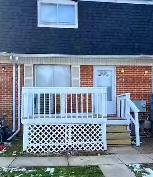211 Columbine Ct — Photo 1