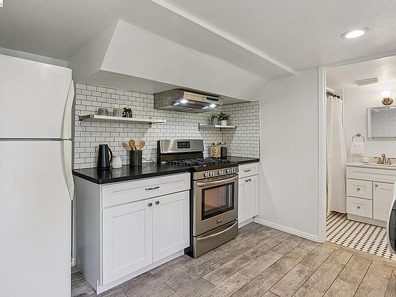 2nd image of 815 Portal Ave #B