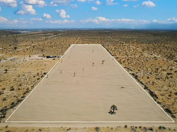 15 Auburn Ave, Adelanto, CA 92301