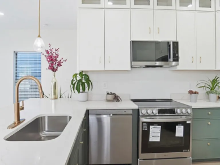 406 Saint Clair Ave — Photo 2