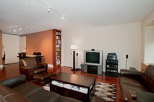 Sold by R New York | media 16