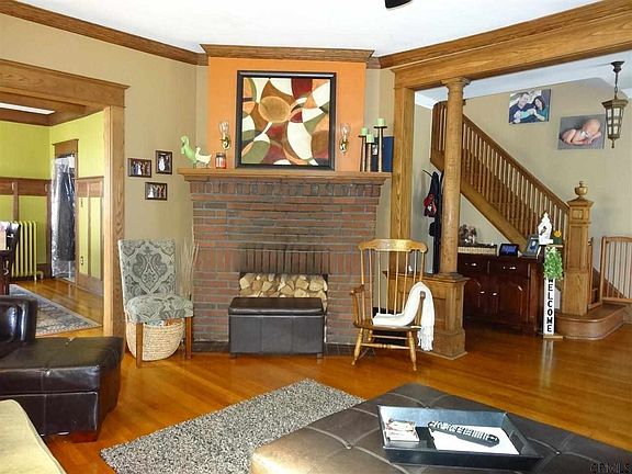 4th image of 102 Winthrop Ave