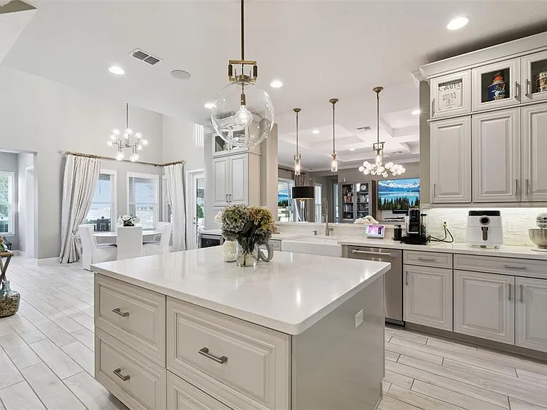 7556 John Hancock Dr — Photo 19