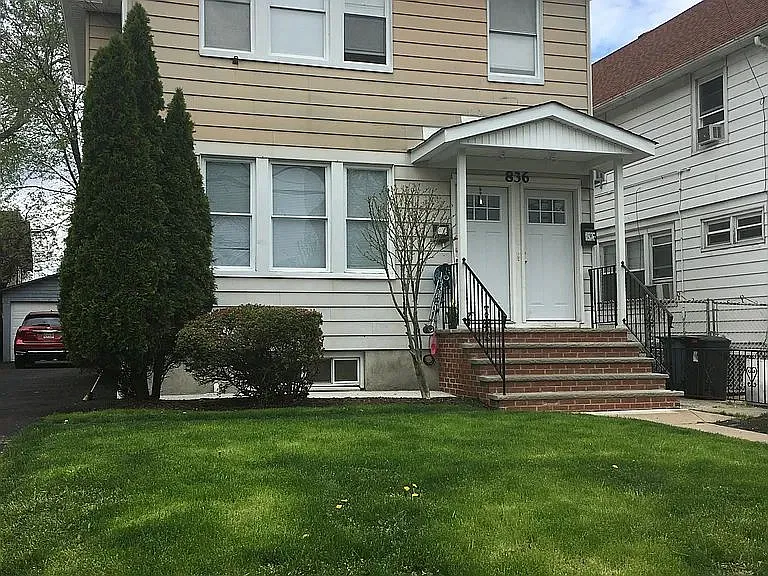 3 bed, 960 sqft, $2,200 — Photo 1