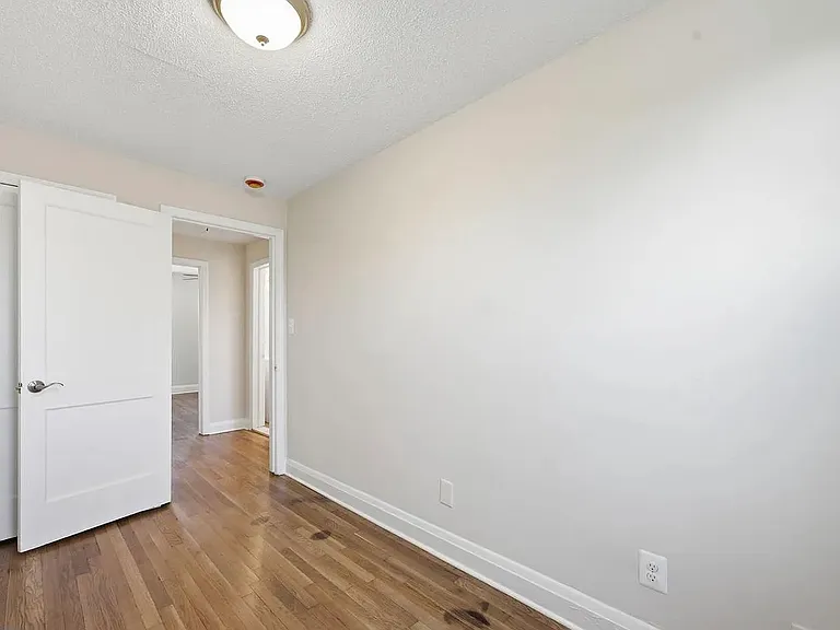 308 Georgia Ave NE — Photo 15
