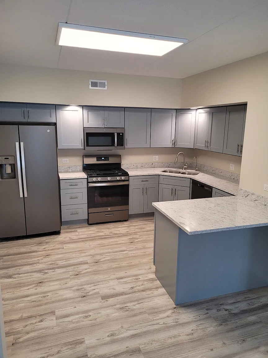 1109 E Division St APT 1B photo 1