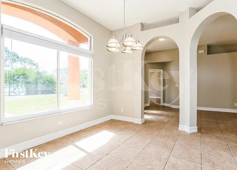 713 McKinley Ave — Photo 5