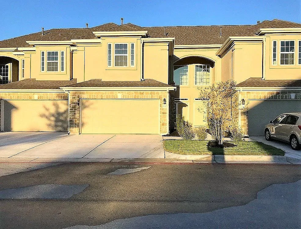 3 bed, 2.5 bath, 1560 sqft, $2,245 — Photo 1