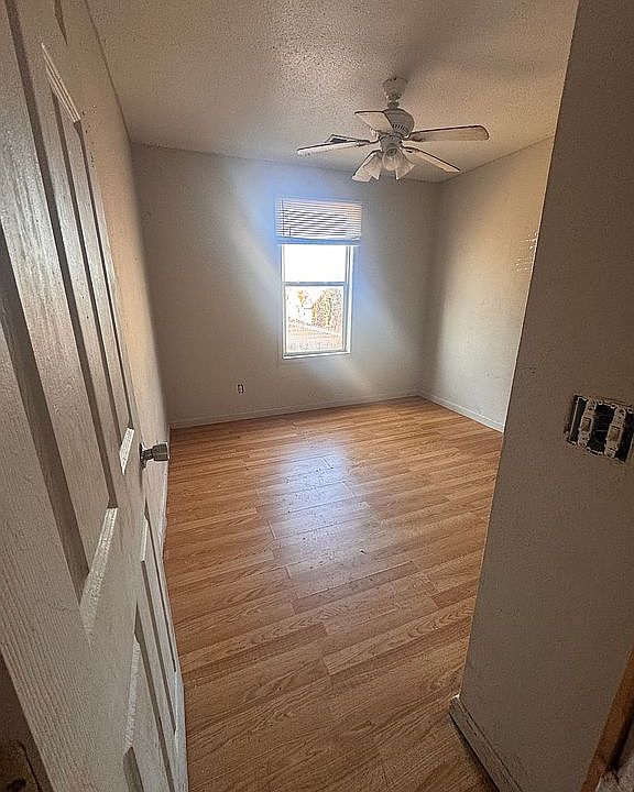 2nd image of 1921 Hardy St
