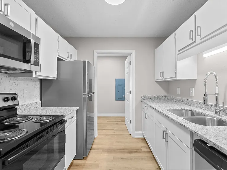 Pebble Creek Apartments — Photo 31