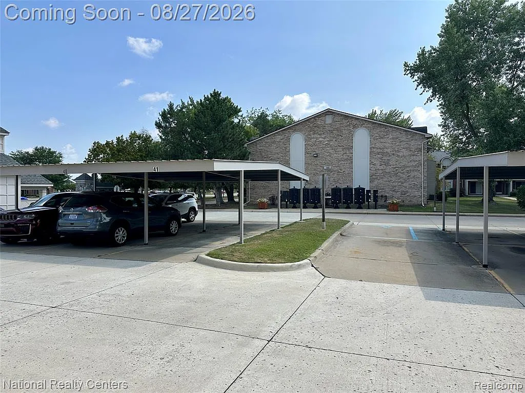 3 bed, 1.5 bath, 1517 sqft, $1,900 — Photo 3