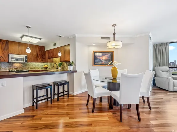 1525 Wilder Ave APT 901, Honolulu, HI 96822