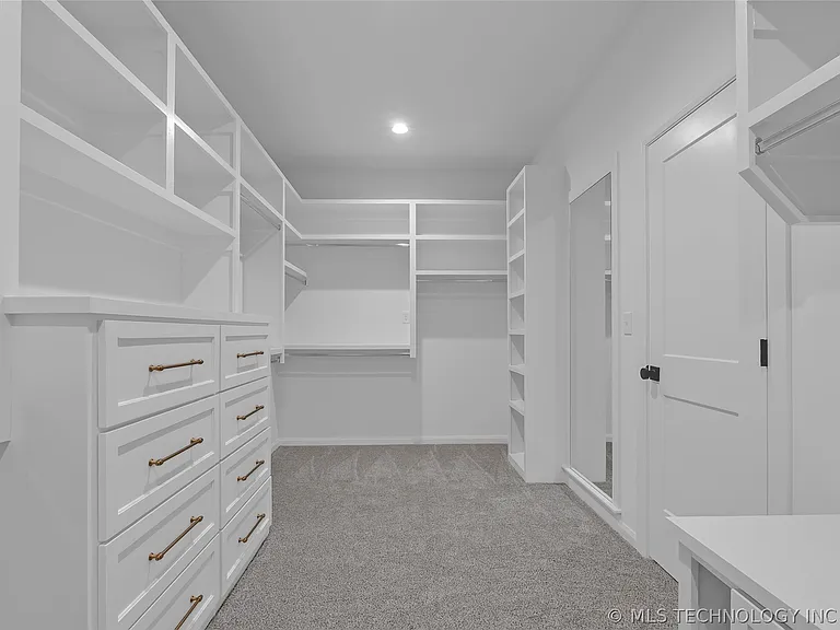 515 W El Paso St — Photo 55