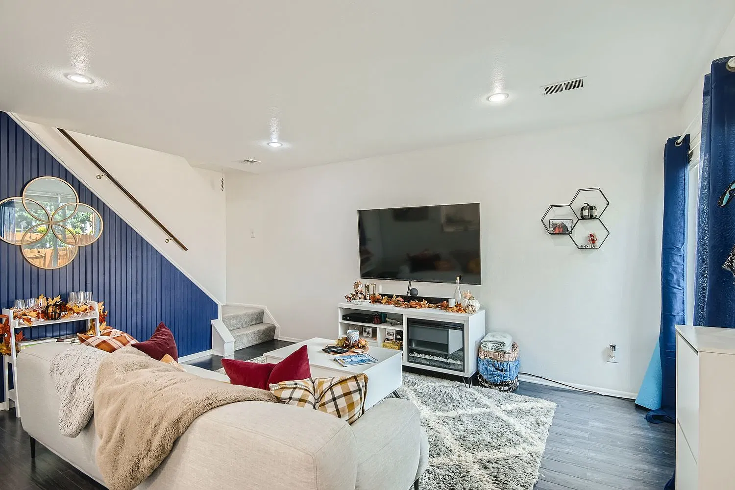 2 bed, 824 sqft, $2,100 — Photo 3