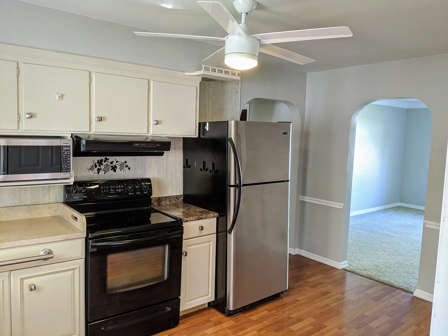 2 bed, 1980 sqft, $1,050 — Photo 2