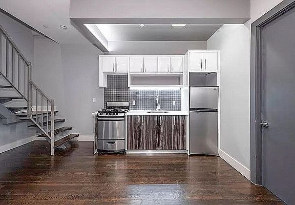 3rd image of 444 Franklin Ave APT 4B