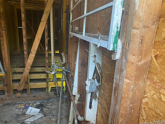 4th image of 1402 W SOUTHCROSS BLVD