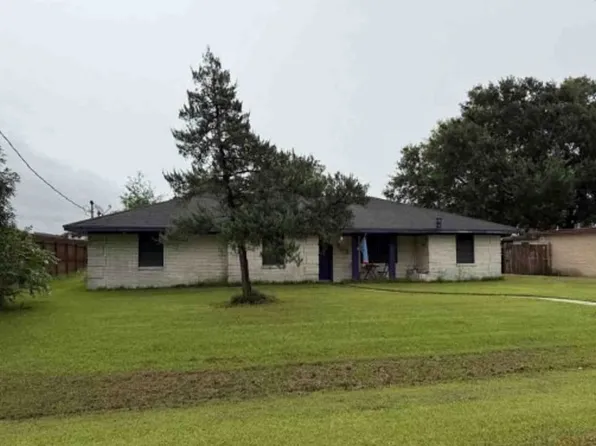 303 Tower Ave, Anahuac, TX 77514