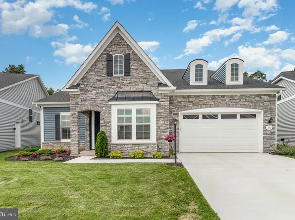 221 Rustic Wood Dr, Gettysburg, PA 17325