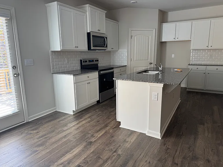 567 Stoneybrook Dr — Photo 9