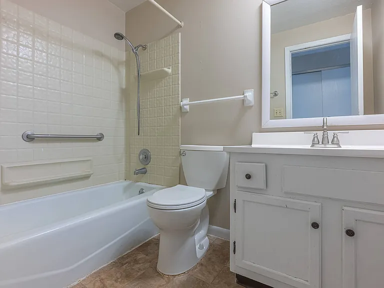 8717 Meadowcreek Dr — Photo 16