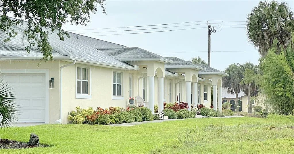 2 bed, 2.0 bath, 974 sqft, $1,425 — Photo 1
