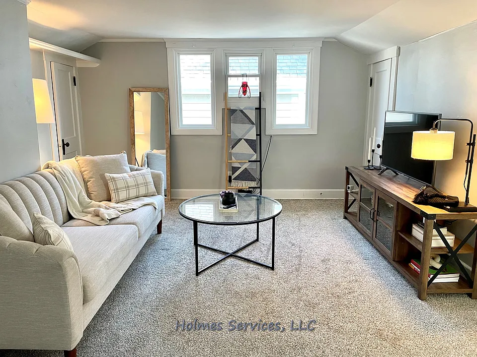 Living room - example furniture layout.