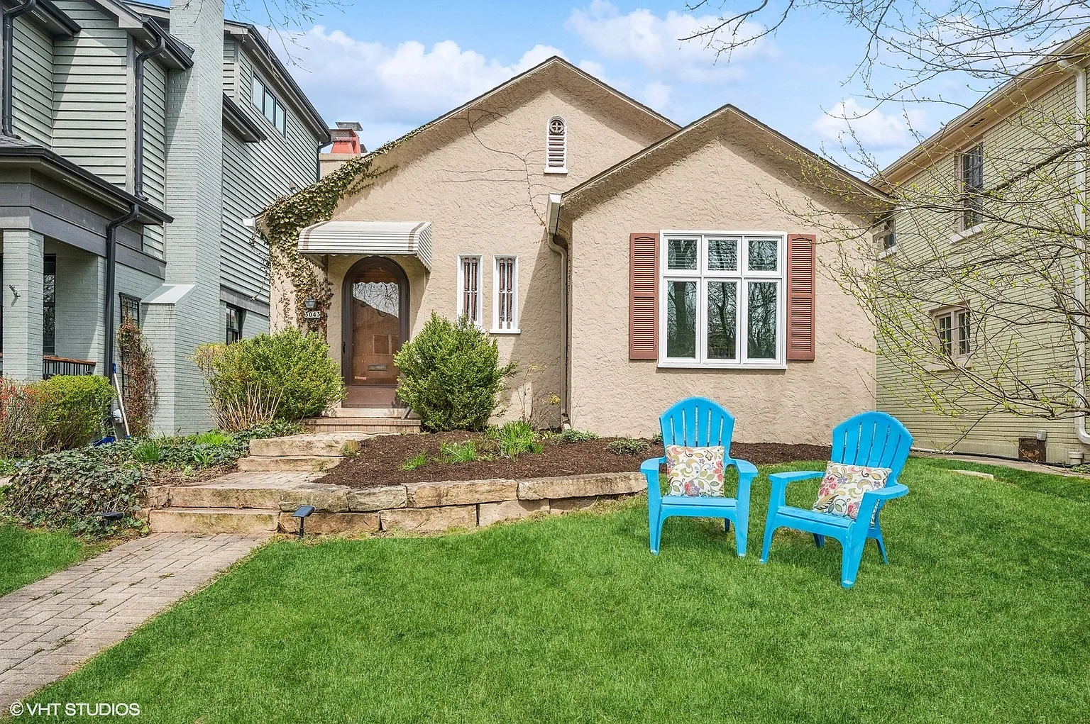 3043 Thayer St photo 1