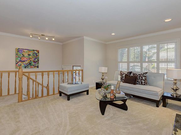 5th image of 1056 Everglades Dr