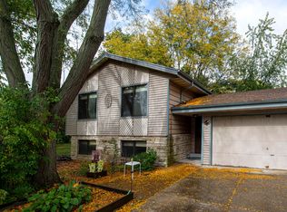 201 Karin Dr, North Prairie, WI 53153