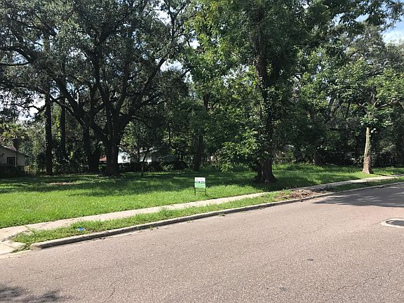 4th image of 2300 Commonwealth Ave