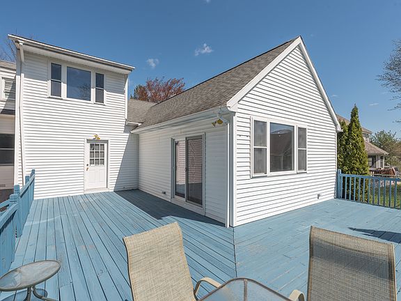 Look at this L shaped deck!