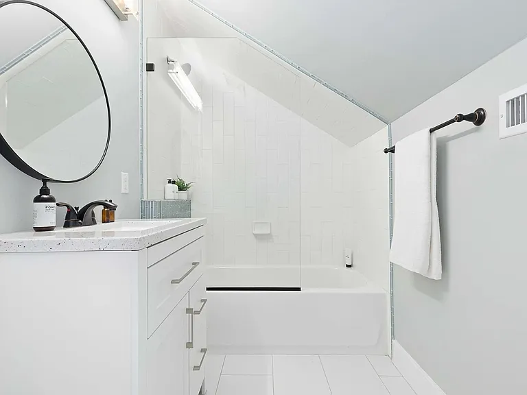 3260 Curtis St — Photo 9