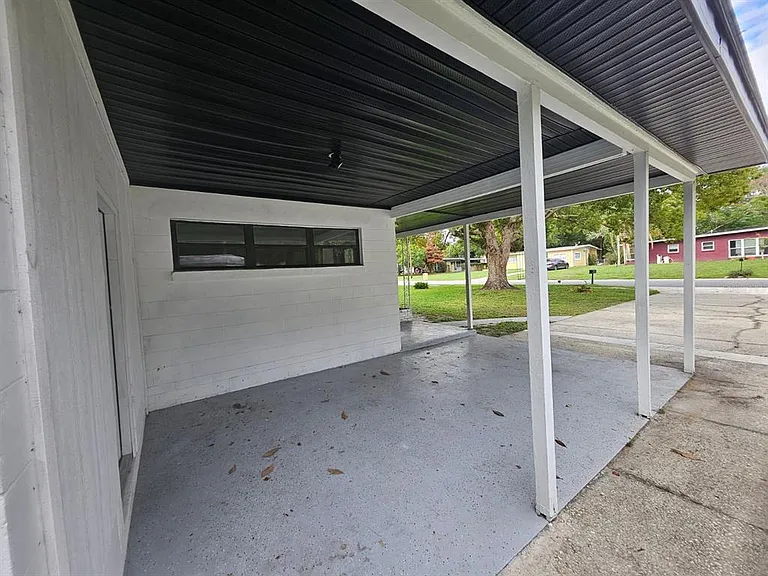 2816 S French Ave — Photo 2