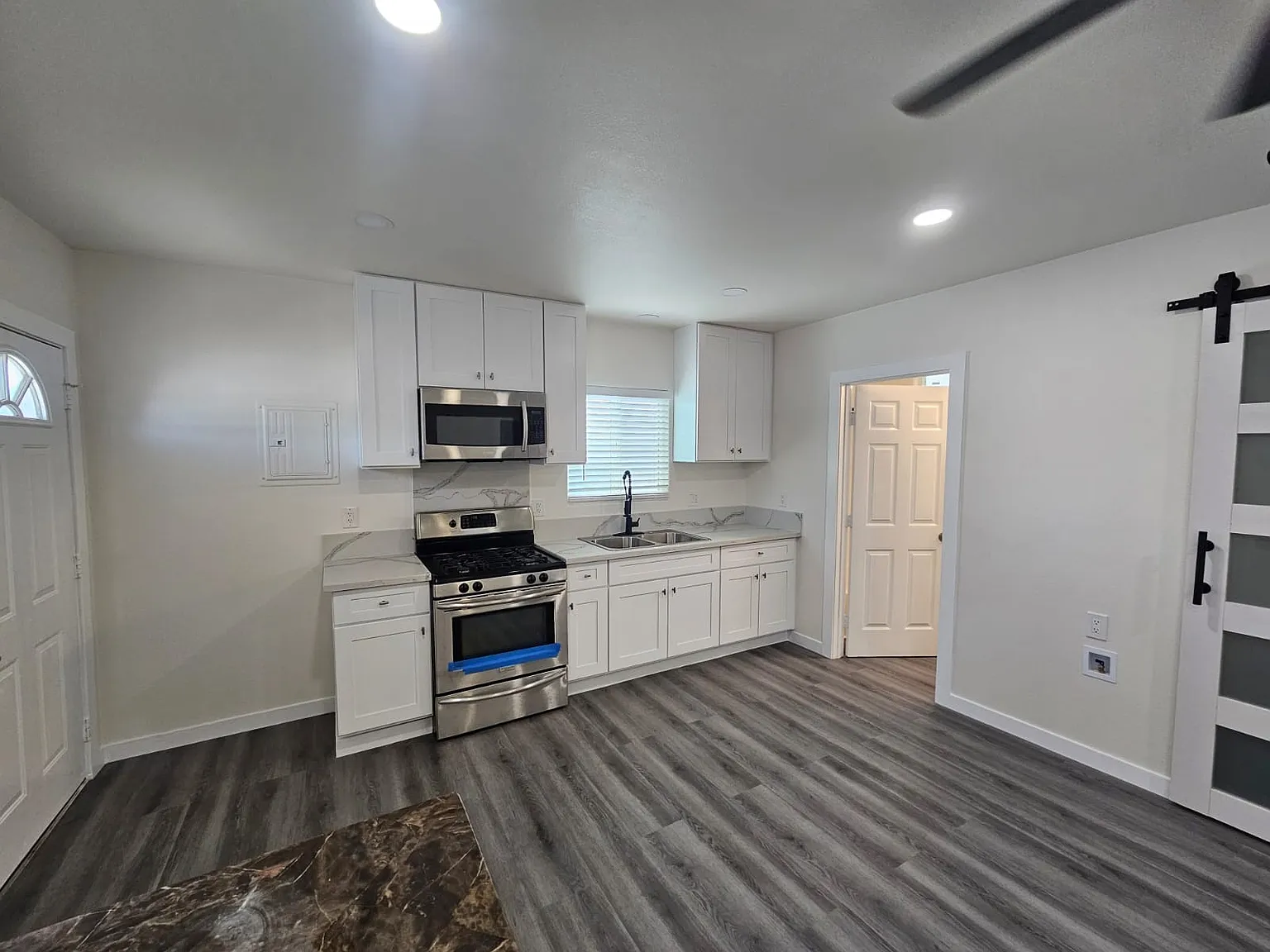 2 bed, 600 sqft, $1,800 — Photo 2