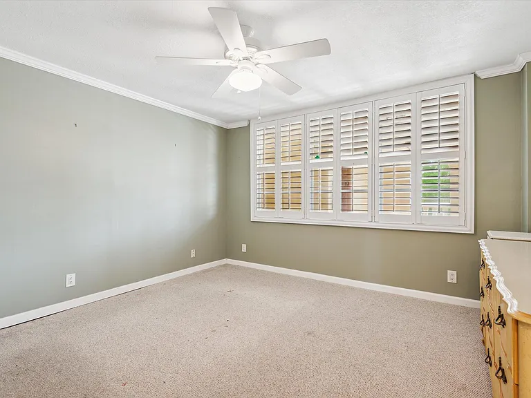 985 SE 19th Ave #303 — Photo 18
