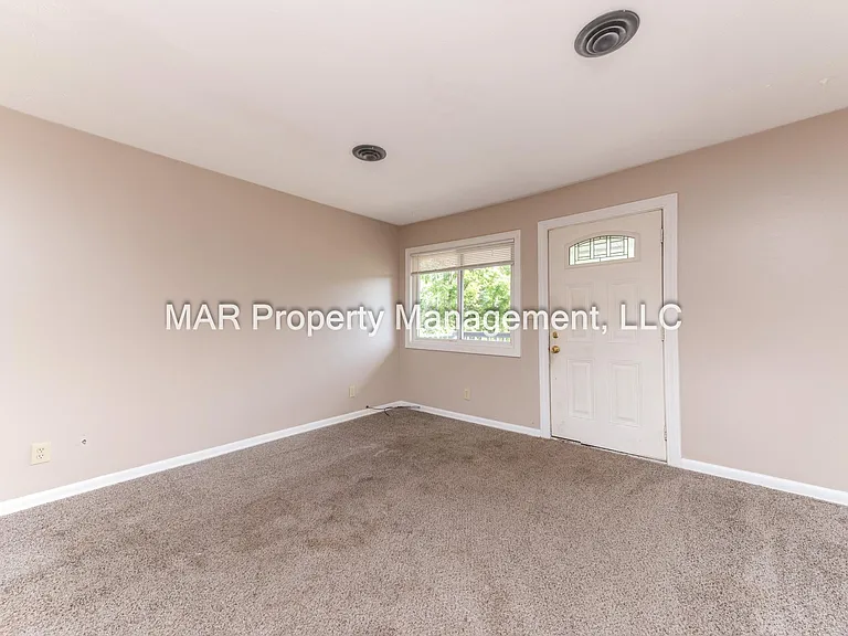 1035 Chester Ave #UP — Photo 6