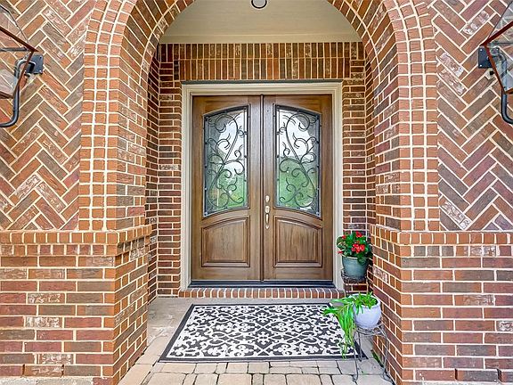 Beautiful entrance with wood double doors and lanterns