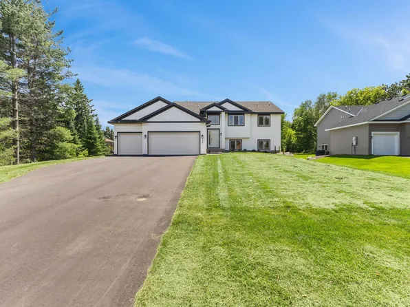 520 Lois Ln, Lino Lakes, MN 55014