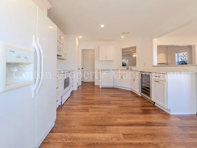 7106 Haven Way — Photo 11