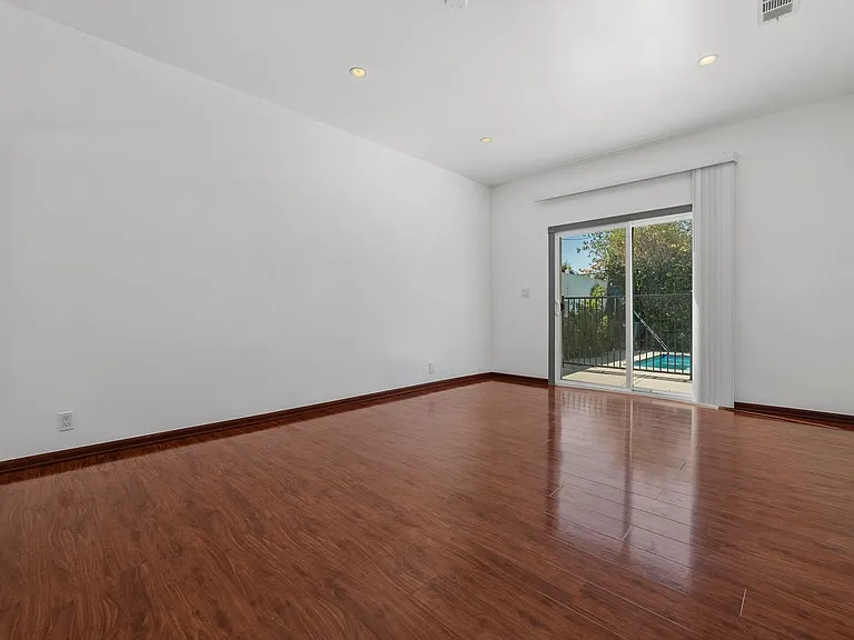 17434 Emelita St — Photo 22