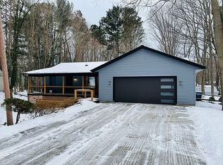 13345 Greenleaf Ln, Grand Haven, MI 49417