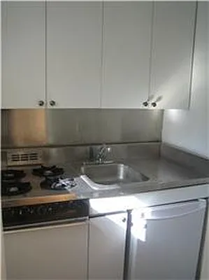 Rented by Siderow Residential Group | media 19