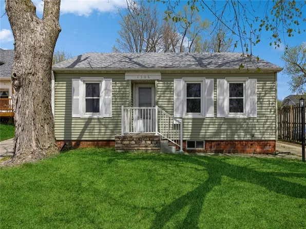 1306 1st Ave E, Newton, IA 50208