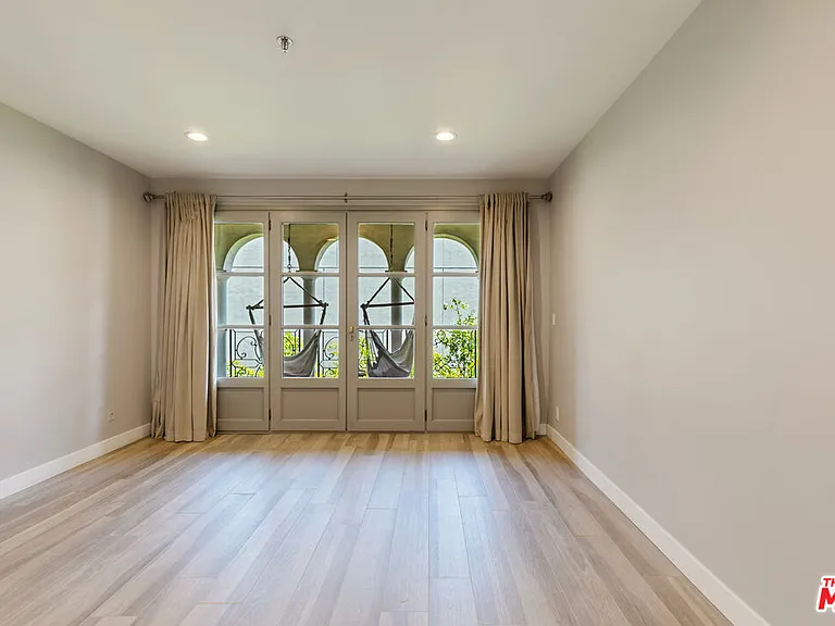 9249 Burton Way #404 — Photo 10