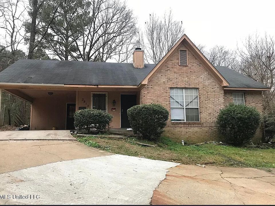 1st image of 2813 Brookwood Dr