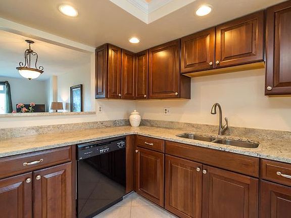 4th image of 716 Granada Ave APT 402