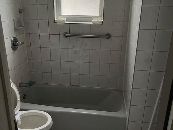 5th image of 195 Cedar Ave Floor 1