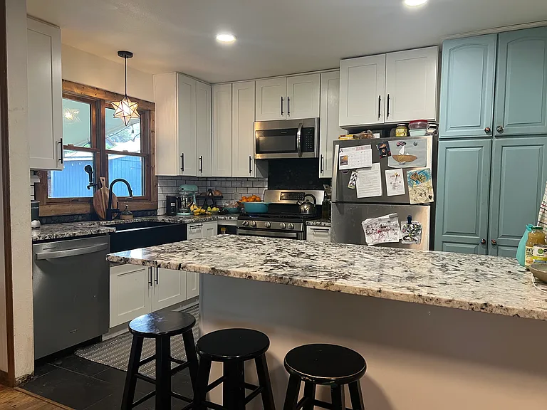 305 Mesa Dr — Photo 9