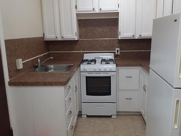 3rd image of 910 Capitol St Unit 1